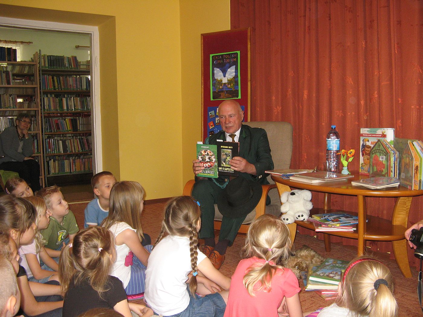 Pierwszego dnia akcji dzieciom czyta Ryszard Suty, 3.06.2013 r.