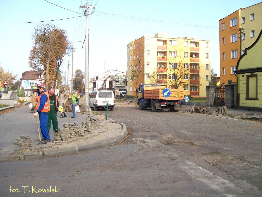 Skrzyowanie ulic Piastowskiej i Wiosny Ludw w czasie przebudowy w padzierniku 2007 r.