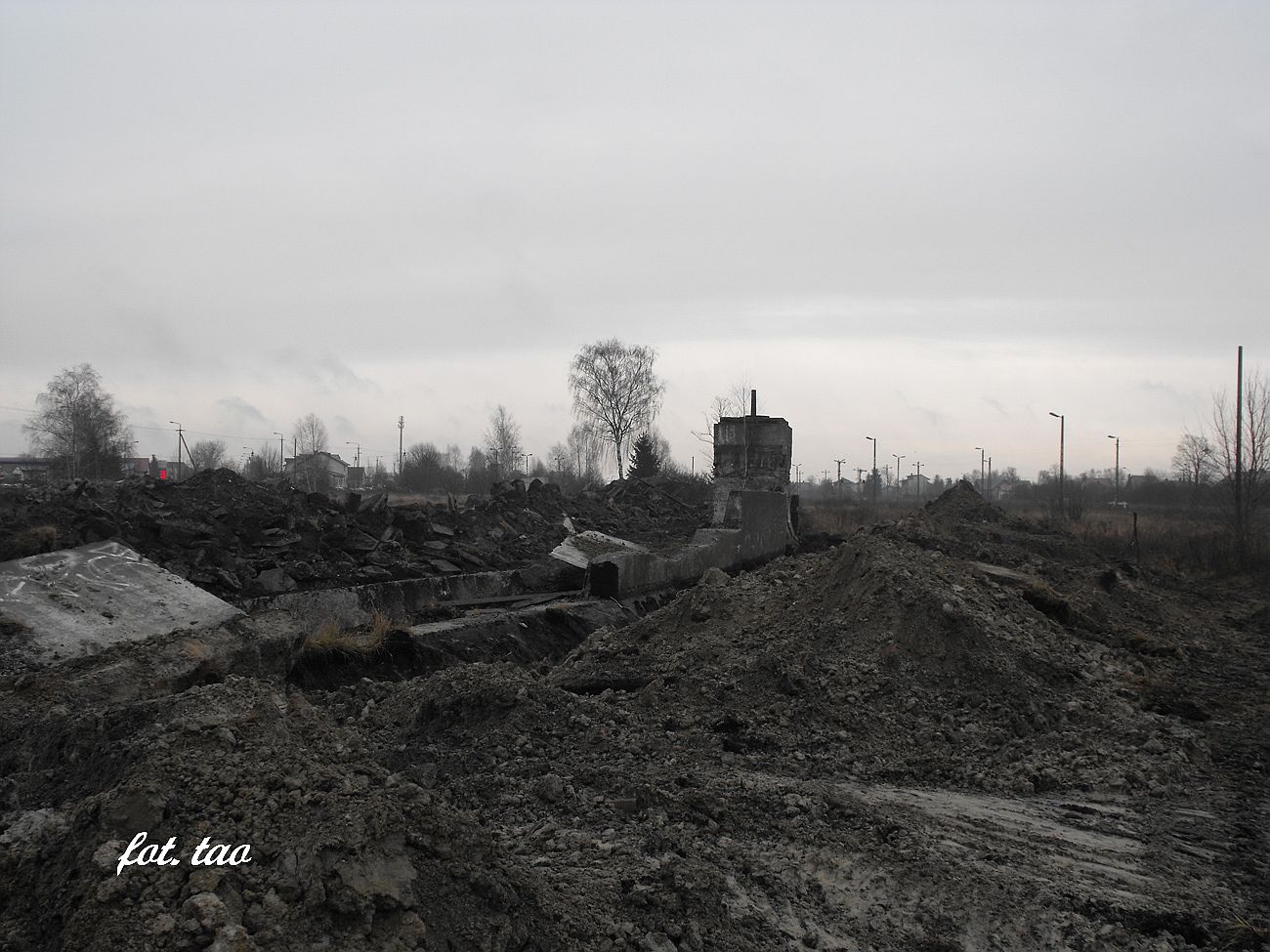 Wyburzanie obiektw PKP - parowozowni przy ul. Dworcowej, 16.12.2014 r.
