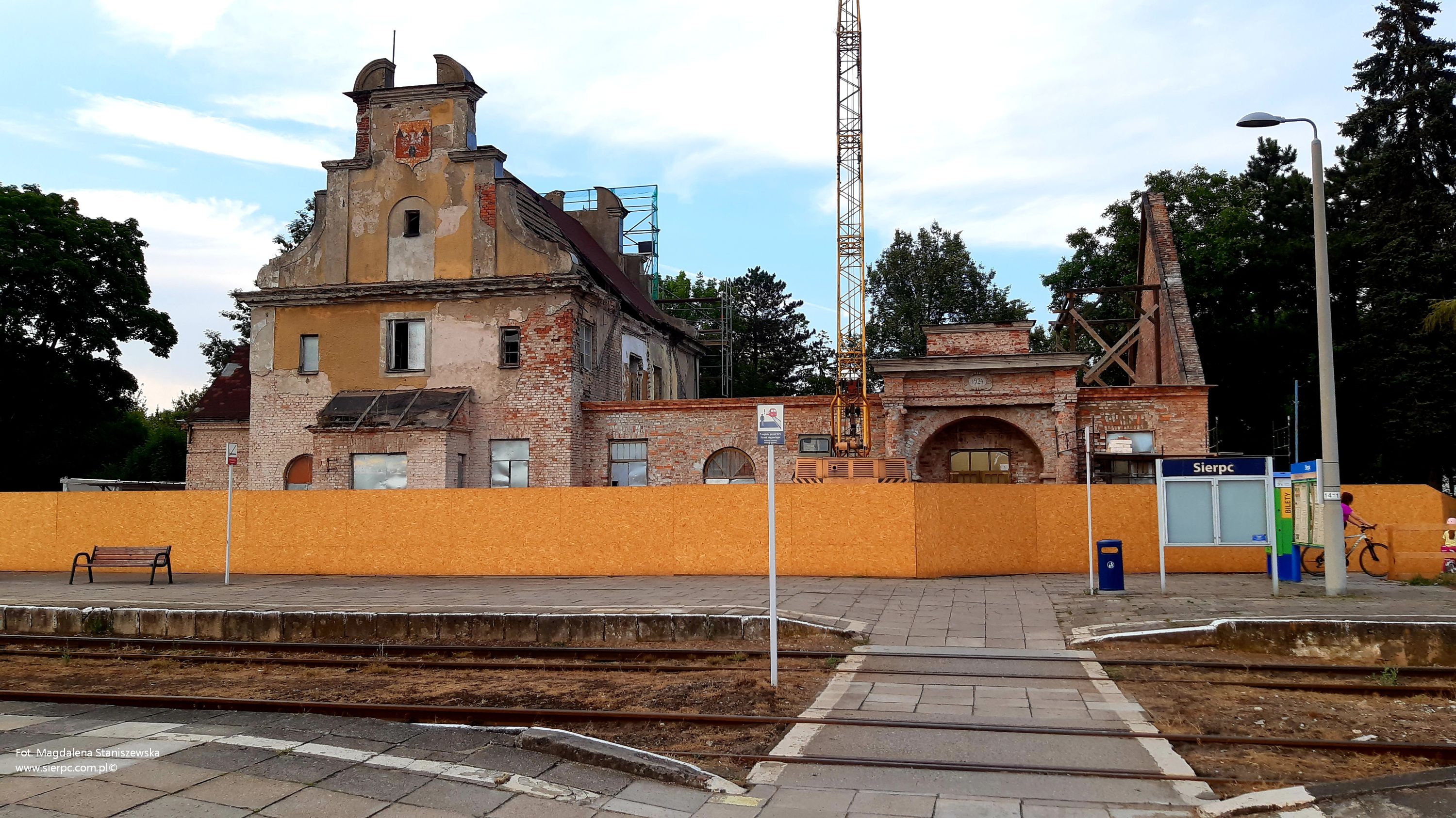 Remont budynku dworca kolejowego w Sierpcu w toku, 12.07.2023 r.