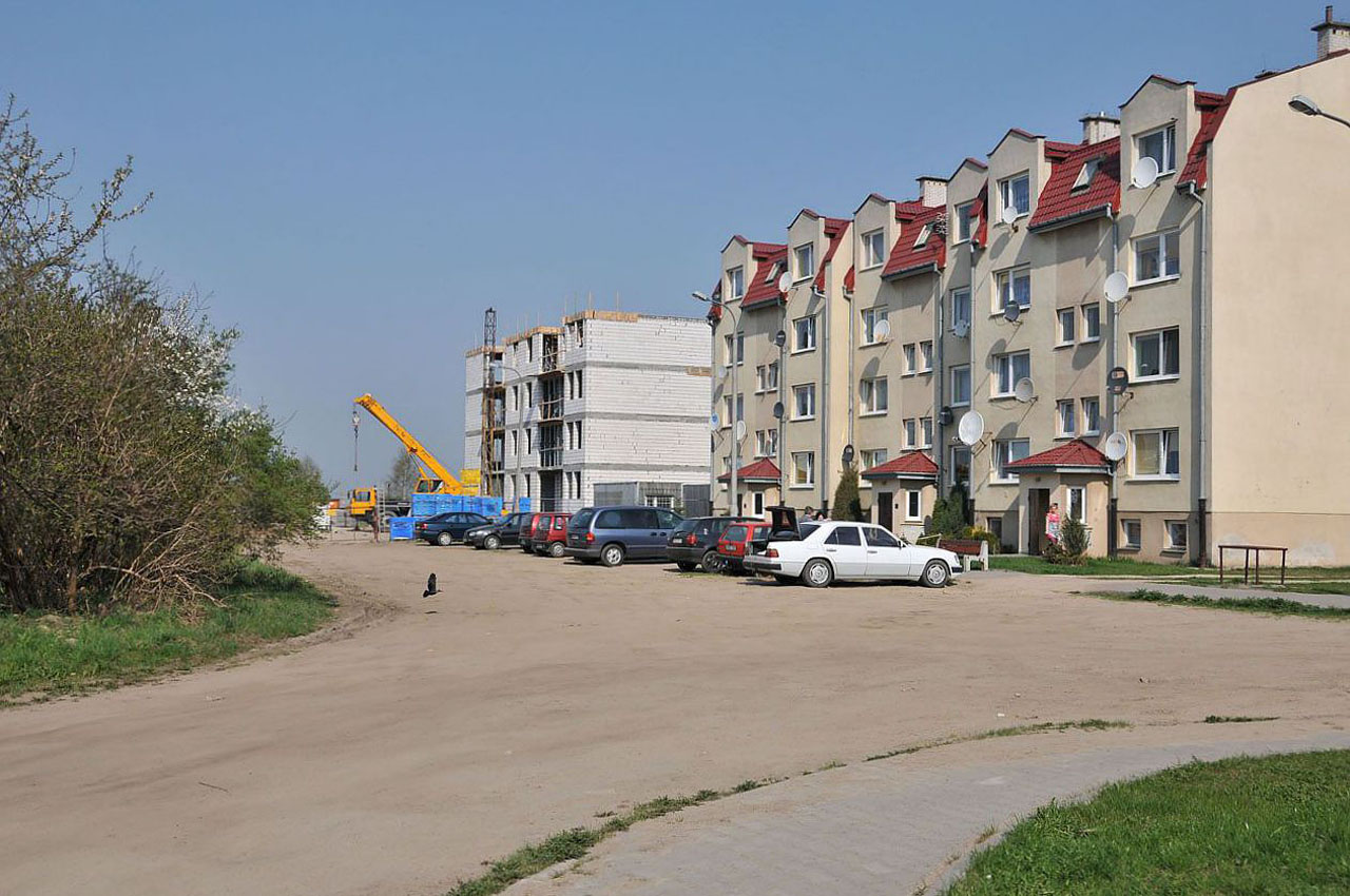 Budowa bloku przy ulicy Poziomkowej, 23.04.2011 r.