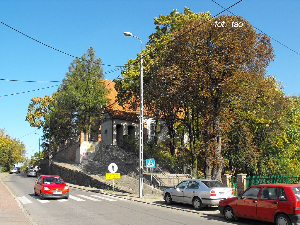 Widok na koci Najwitszej Marii Panny (pot. klasztor) z ulicy Wojska Polskiego. Padziernik 2008 r.