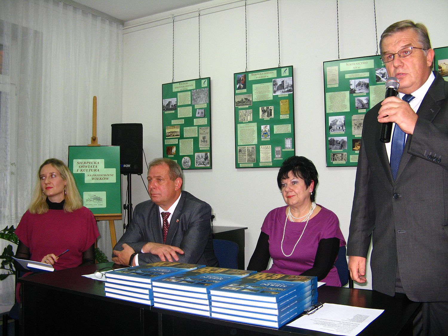 Burmistrz Marek Komider opowiedzia o chwili, gdy zrodzia si idea powstania albumu.