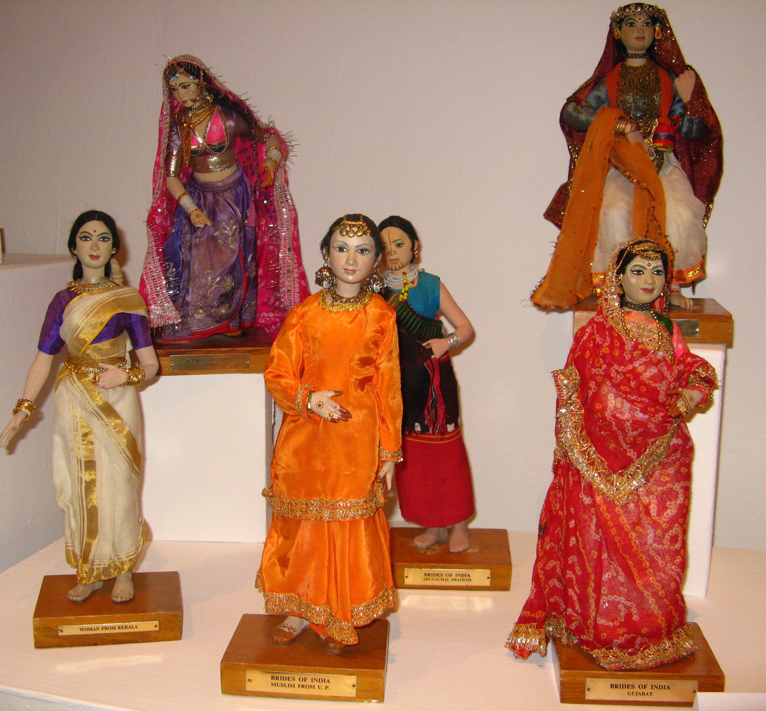 Lalki z Indii. Od 20 stycznia 2011 r. t i inne sceny rodzajowe oglda mona na wystawie w Ratuszu.