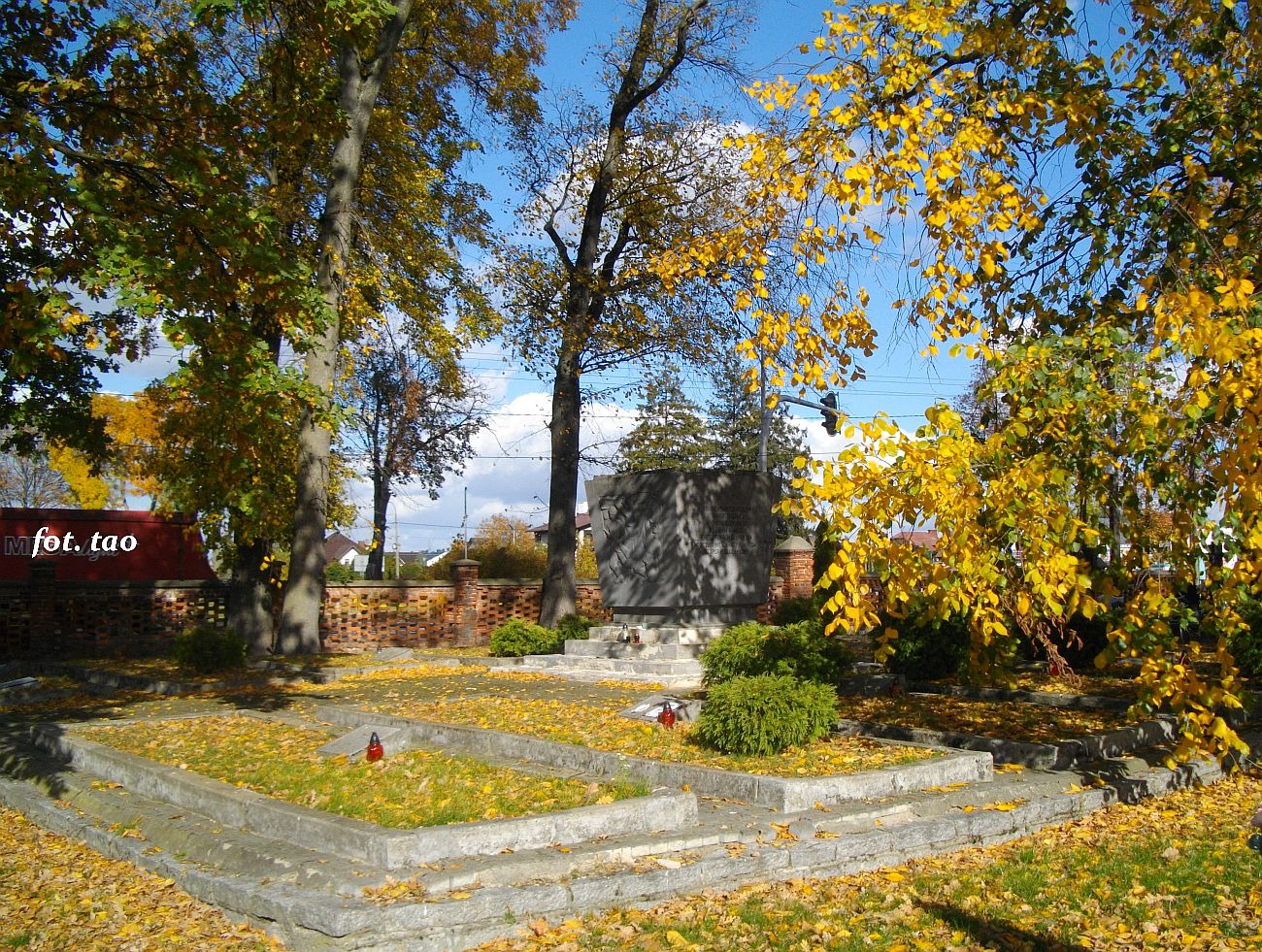 Wojskowe mauzoleum na terenie byego cmentarza ewange­lickiego, a obecnie cmentarza parafialnego w Sierpcu. Ciekawostk tego miejsca jest to, e w 1915 roku pochowani zostali onierze niemieccy Wojsk Cesarza Wilhelma. Nowa wadza ludowa po II wojnie wiatowej w tym miejscu pochowaa swoich 