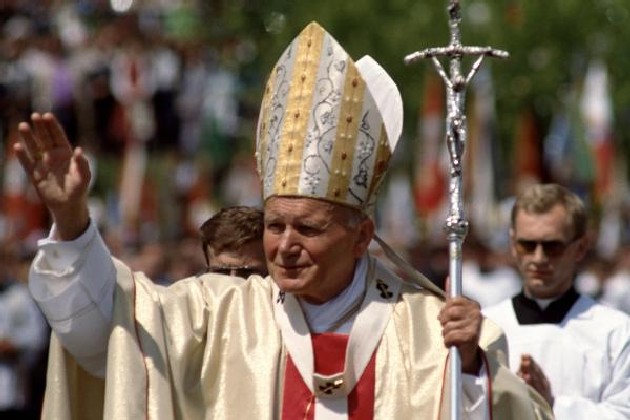Jan Pawe II podczas pielgrzymki w Pocku w 1991 r.