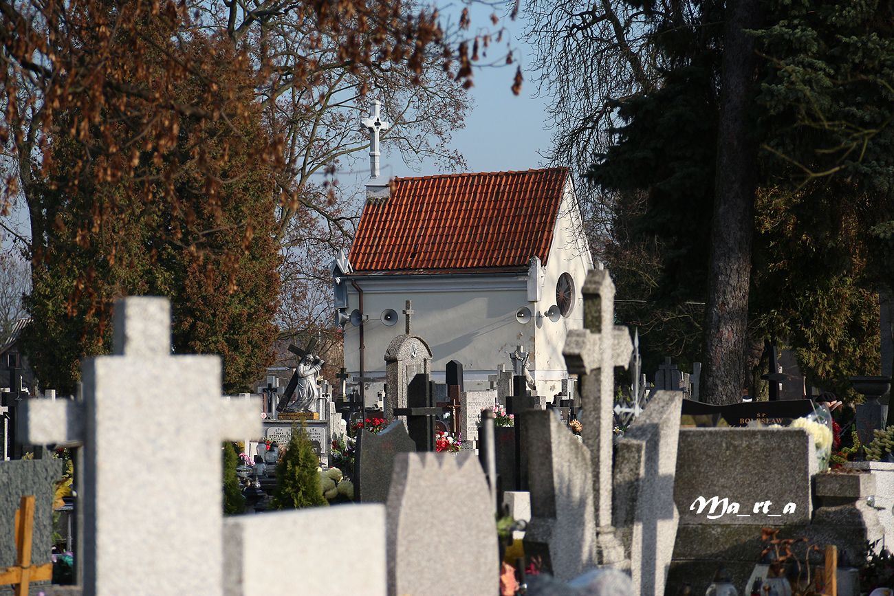 Kaplica na cmentarzu parafialnym, widok od strony zachodniej, listopad 2013 r.