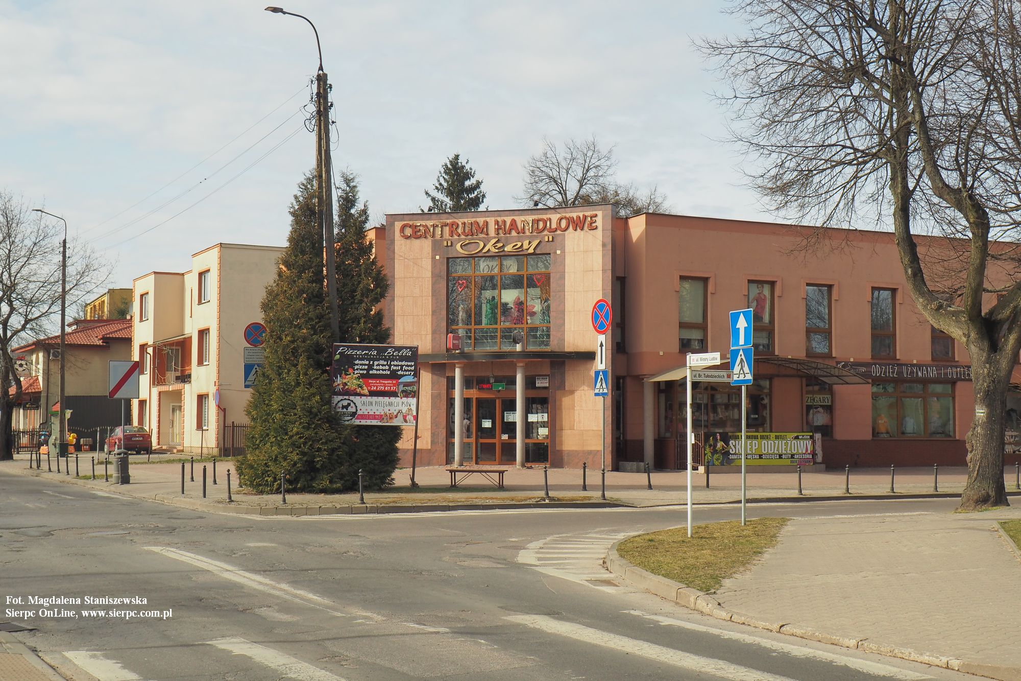 Centrum handlowe Okey przy ulicy Wiosny Ludw, 27.03.2022 r.
