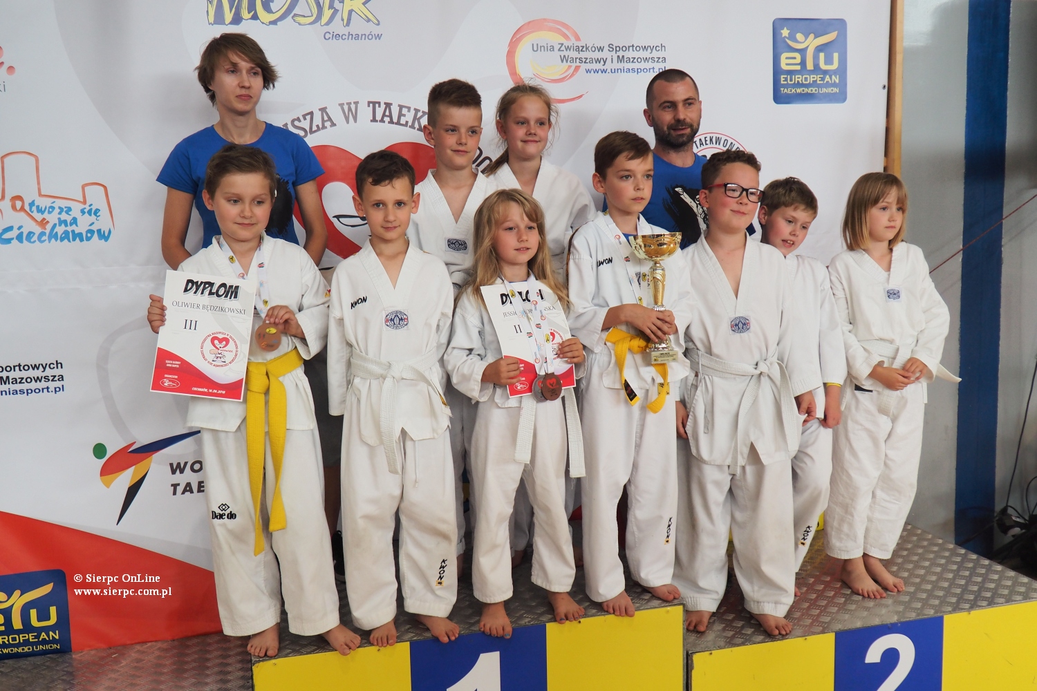 Najmodsze grupa dzieci z KS Taekyon Sierpc po raz kolejny reprezentowaa klub i nasze miasto w Otwartych Mistrzostwach Mazowsza w Taekwondo Olimpijskim, ktre odbyy si w sobot 16 czerwca 2018 r. w Ciechanowie.