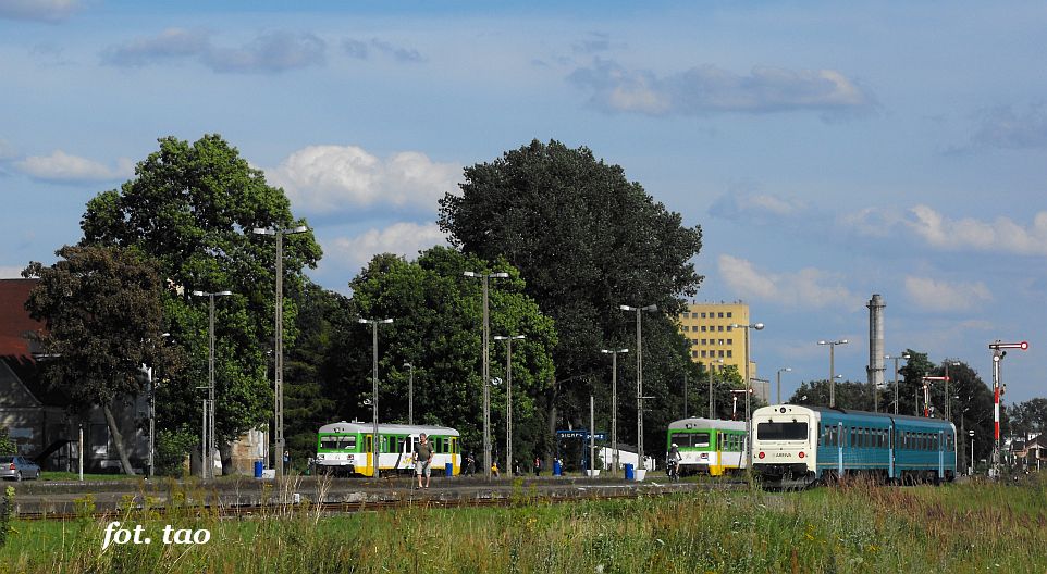 Stacja Sierpc. Gotowi do odjazdu w kierunku Nasielska, Pocka i Torunia, 31.07.2009 r.