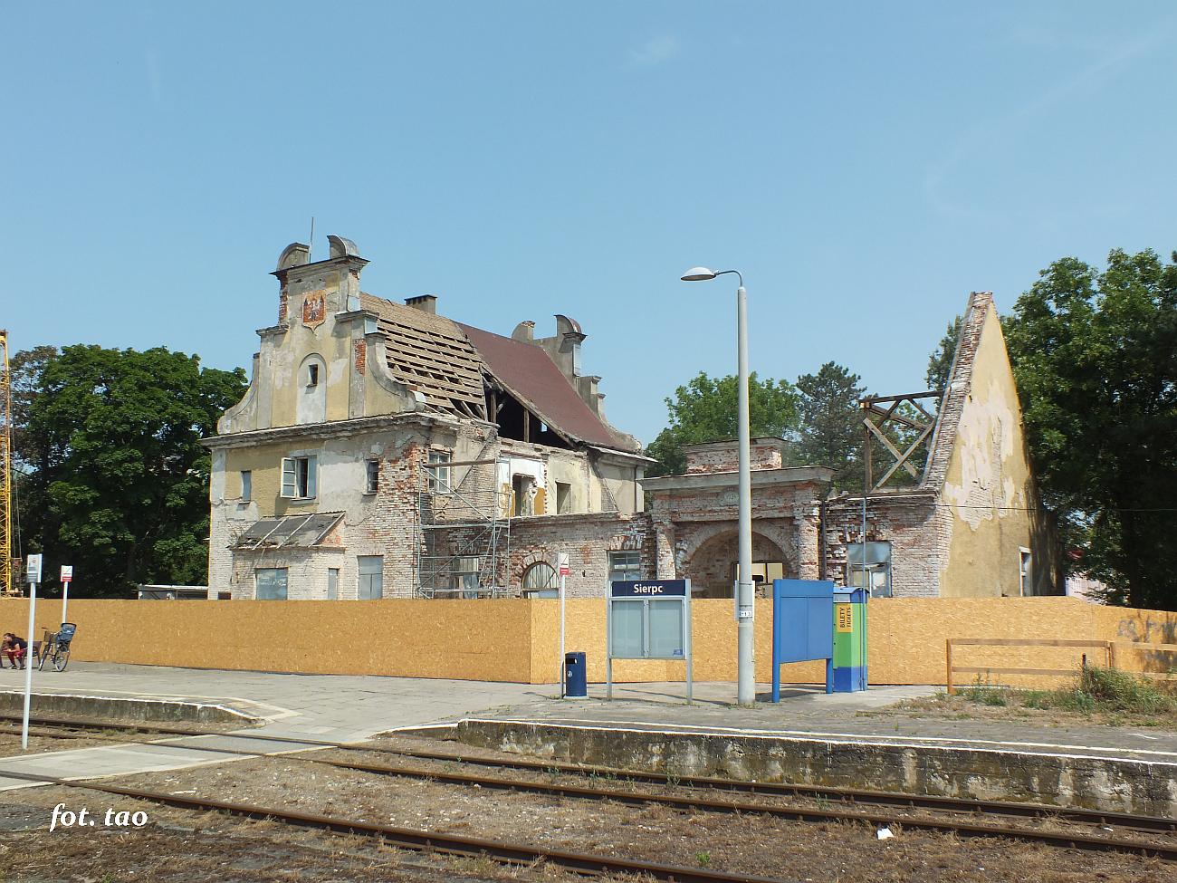 Remont budynku dworca PKP. Widok od strony peronw, 5.07.2023 r.